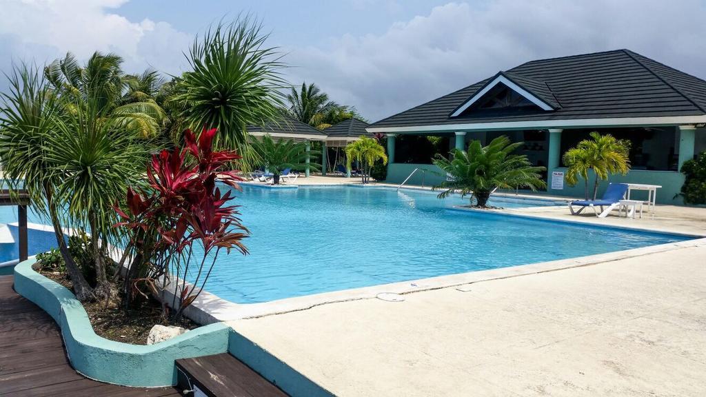 Villa @ The Palms Priory Luaran gambar